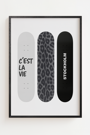 Sort-hvid plakat med tre moderne skateboard decks i minimalistisk design.