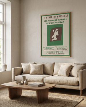 Tilføj et strejf af kunsthistorie til dit hjem med Le Musée - Galerie Maeght Plakat. Denne smukke kunstplakat er en del af de legendariske udstillinger fra Galerie Maeght, som har samarbejdet med nogle af verdens mest banebrydende kunstnere.