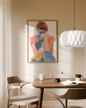 Illustrationsplakat med en abstrakt siddende figur udført i livlige penselstrøg med blå, rosa, orange og gule nuancer på en lys baggrund.