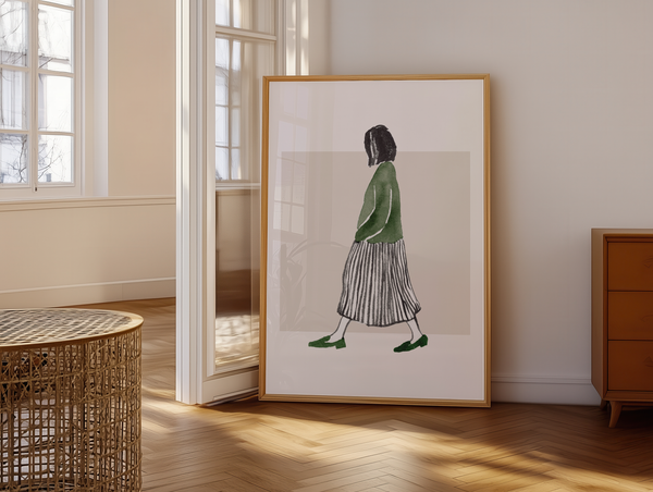 Walking Lady Lagom plakat med minimalistisk illustration af kvinde i grøn bluse og stribet nederdel.