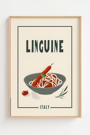 Dekorativ plakat med en skål linguine pasta og tomatsauce. Perfekt italiensk madplakat til køkken, spisestue eller gave til madelskere.

