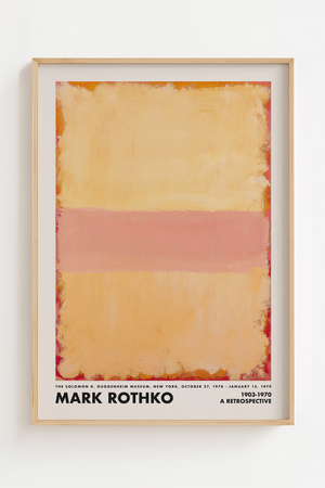 Abstrakt plakat med varme gule farver, bredt rosa farvefelt og rød-orange kanter inspireret af Mark Rothkos karakteristiske farvefelter.