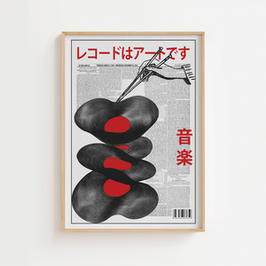 Denne japanske musikplakat kombinerer ikoniske vinylplader med kanji-tekst og en rå avis-æstetik. Den røde typografi og de grafiske former skaber en plakat, der skiller sig ud fra mængden og tilføjer kant og personlighed til ethvert rum.