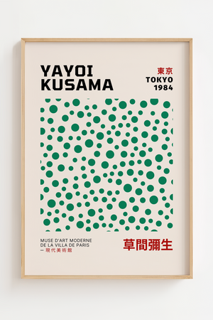 Dots in Green – Yayoi Kusama plakat med ikoniske grønne prikker i moderne, minimalistisk kunstdesign.