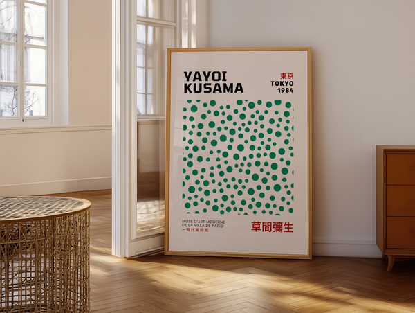 Dots in Green – Yayoi Kusama plakat med ikoniske grønne prikker i moderne, minimalistisk kunstdesign.