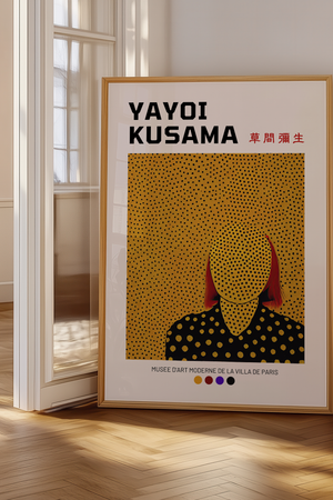 Yellow Portrait – Yayoi Kusama plakat med gule prikker og grafisk portræt uden ansigt – moderne kunstplakat i ikonisk design.