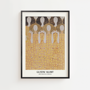 Beethoven Frieze Klimt plakat med kvindeskikkelser i guldgule dragter og ornamentale mønstre, sort ramme