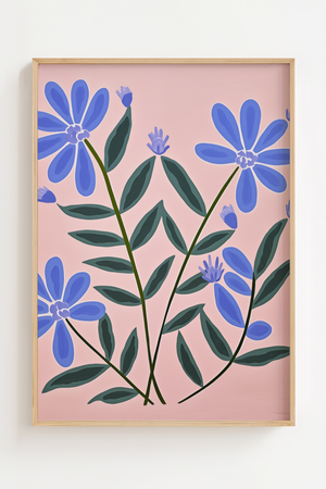 Blå blomster plakat med stiliserede blomster på rosa baggrund