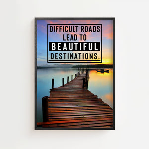 Difficult Roads plakat med træbro ved solnedgang og motiverende citat, sort ramme