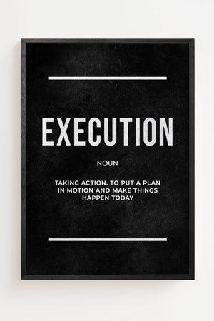 Execution Definition plakat med stor typografi på sort baggrund, sort ramme