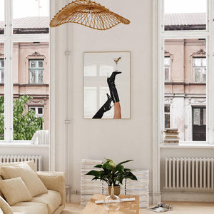 Fashion plakat med sorte lakstøvler og martiniglas – feminin cocktail plakat til væggen
