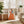Farverig kvinde illustration plakat – orange stribet kjole med blå blomster taske, moderne fashion kunst