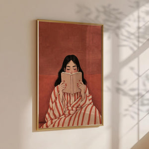 Illustration plakat af kvinde der læser bog – varm rosa og terrakotta baggrund, moderne kunst til væggen