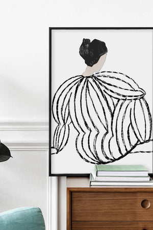 Lagom Lady White plakat med sort-hvidt kunstmotiv af kvinde – minimalistisk nordisk vægkunst i stilfuldt design.