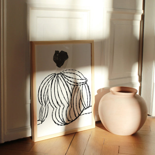 Lagom Lady White plakat med sort-hvidt kunstmotiv af kvinde – minimalistisk nordisk vægkunst i stilfuldt design.