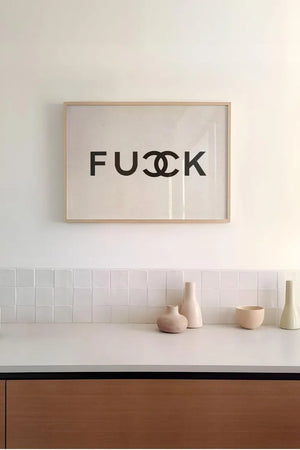 Bold Statement – Fashion plakat i sort/hvid med provokerende og minimalistisk design