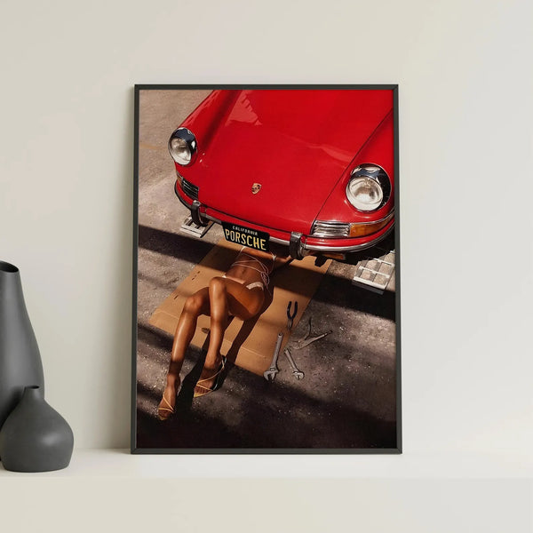 Porsche Passion – Fashion Plakat med rød Porsche og sensuelt fashionmotiv. Eksklusiv modeplakat til moderne hjem