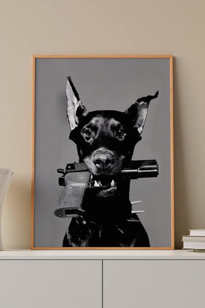 Giv dit hjem et råt og moderne udtryk med vores Doberman Power fashion plakat. Perfekt sort/hvid hund plakat med kant til stuen, kontoret eller gallerivæggen.