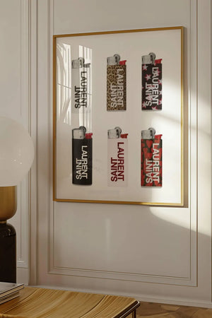 Luxury Flames – Fashion Plakat med kunstneriske Saint Laurent-inspirerede lightere. Moderne modeplakat til stuen eller soveværelset