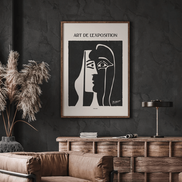 Sort hvid Picasso plakat med kubistisk ansigt og tekst "Art de l’Exposition".

