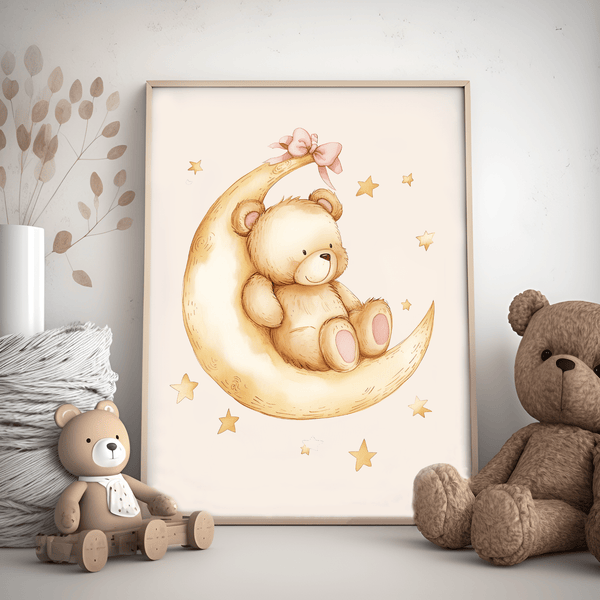 Skab en eventyrlig stemning med Bamse på Månen - Børneplakat. En sød og drømmende børneplakat, perfekt til at skabe hygge på børneværelset.