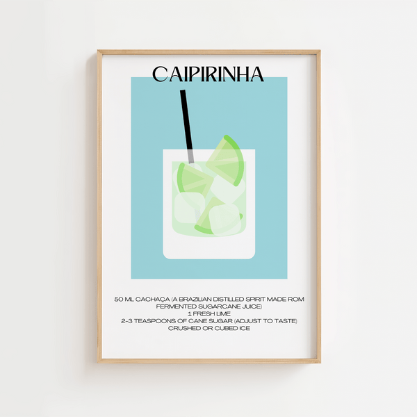 Illustreret Caipirinha cocktail plakat med opskrift, lime og isterninger i et glas på blå baggrund.