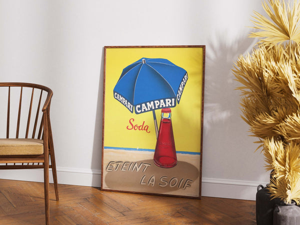 Vintage Campari Soda plakat med rød flaske og blå parasol på strand – retroreklame med teksten "Éteint la soif"