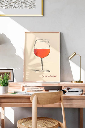 Dé Vine, Dé Love Ellens Shop Hæng den op i din stue, spisestue eller endda i dit personlige vinkælder for at tilføje et strejf af elegance og følelse til dit rum.