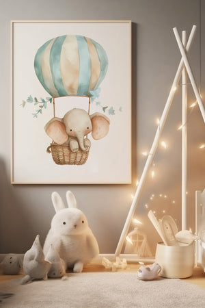 Tag på eventyr med Elefant i Luftballon - Børneplakat. En sød børneplakat, der bringer fantasi og hygge til børneværelset. Perfekt til små opdagelsesrejsende!