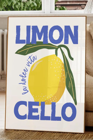 Grafisk Limoncello plakat med stor citron og teksten “La Dolce Vita” – italiensk retro plakat med moderne typografi og farver.