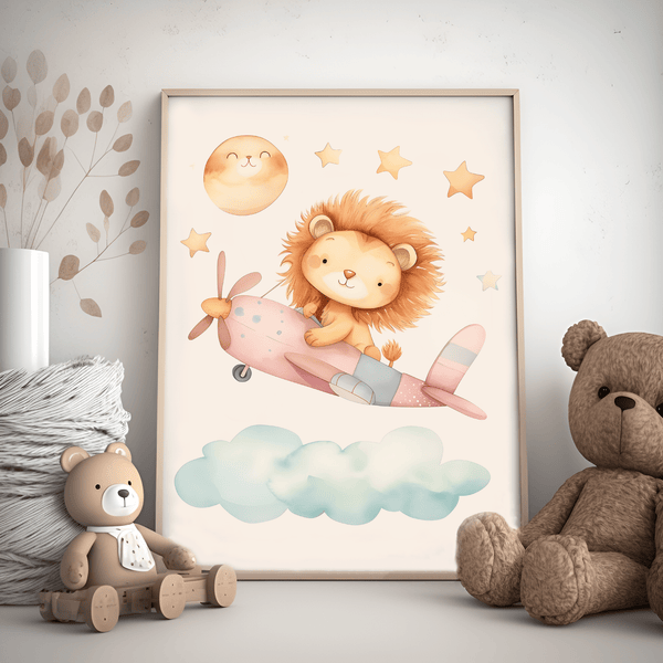 Flyv højt med Lion in a Pink Plane - Børneplakat! En farverig børneplakat, der bringer leg og eventyr til børneværelset. Perfekt til små piloter og dyreelskere.