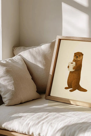 Illustration af en brun odder, der holder toiletpapir – sjov plakat til badeværelset.

