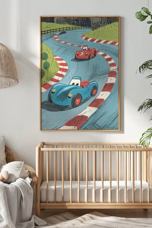 Racerbil børneplakat med farverigt design og et spændende racerløb, ideel til væggen i børneværelset. Perfekt for børn, der elsker biler og fart.