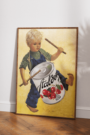 Farverig vintage plakat med barn og Fälchen dåse som tromme. Perfekt retro vægkunst til køkken eller stue. Leveres i flere størrelser.
