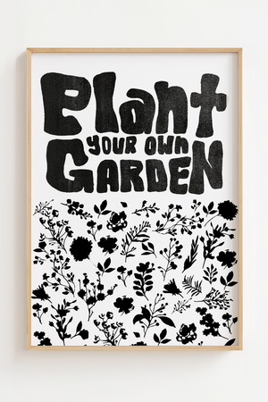 Plant Your Own Garden plakat med sort tekst og botaniske silhuetter på hvid baggrund