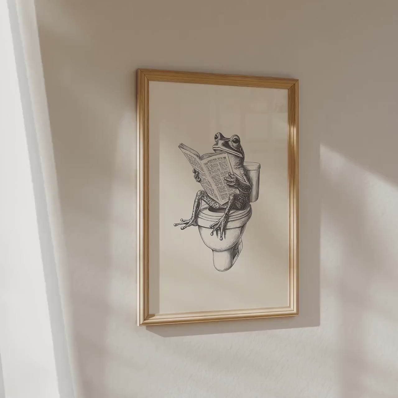Humor plakat til badeværelset med illustration af en frø, der sidder på toilettet og læser avis i sort-hvid stil.