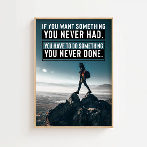 Something You Never Done plakat med bjergvandrer og motiverende citat i blågrønne toner