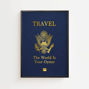 The World Is Your Oyster plakat med pasdesign i guldgult og marineblåt, sort ramme
