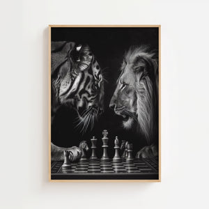 Tiger og løve skakplakat med fotorealistisk sort-hvid afbildning